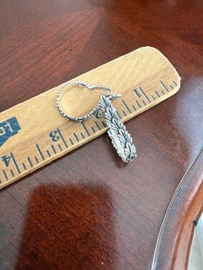 Vintage Avon Silver Tone Earrings